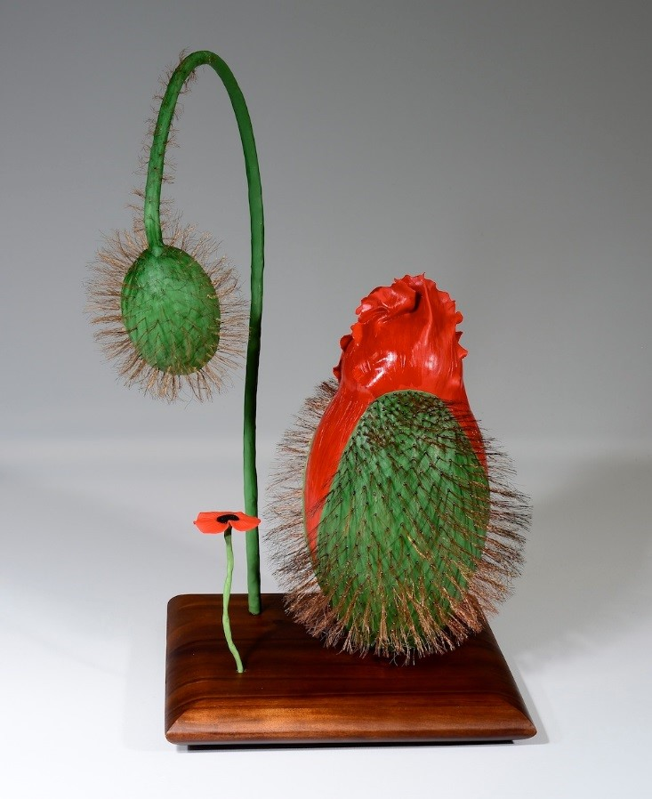 Sculpture of the papaver rhoeas (poppy) plant with seed pod